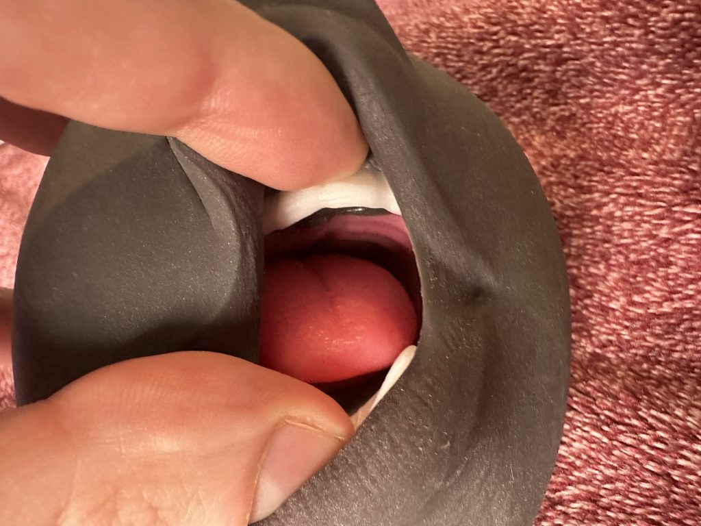 Deep Throat Hunter - Inside Mouth