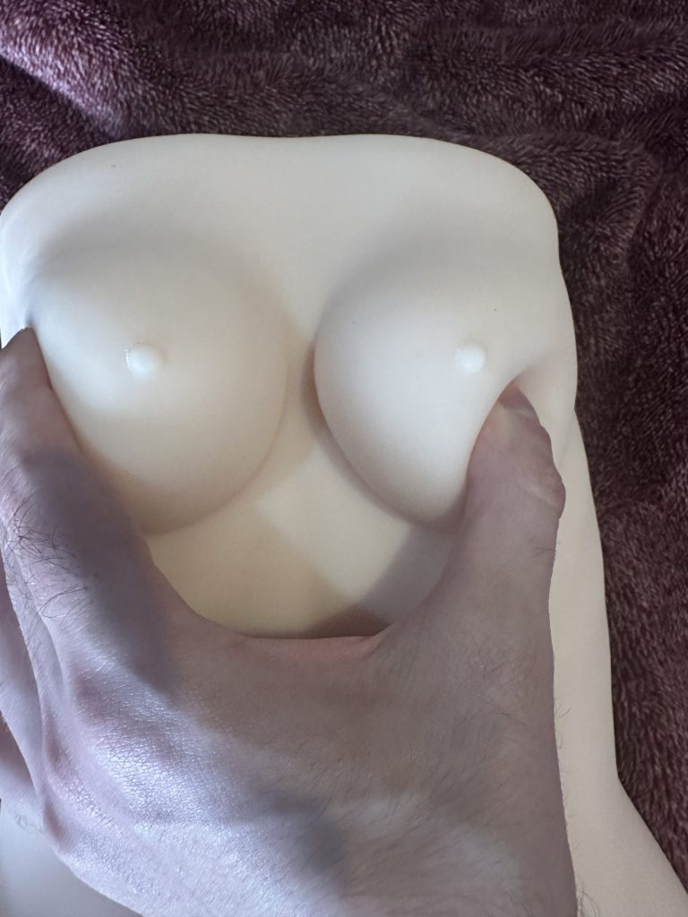 Puni Toro Gold - Squeezing Breasts